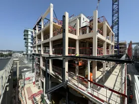 Structure béton et charpente métallique en construction Schneider Electric — chantier