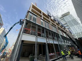 Pose du bardage et vitrages en façade Schneider Electric — chantier