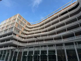 Balcons courbes avec garde-corps métalliques Schneider Electric — projet terminé